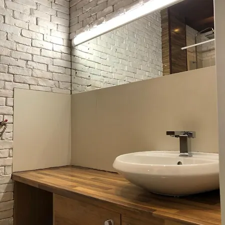 Attic Studio アパート